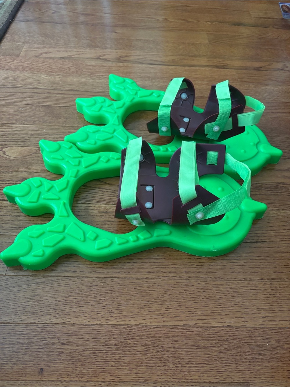 Sport Fun Kids Velcro Strap on Monster Dinosaur Feet Costume or Play - Picture 4 of 13